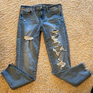 American Eagle light wash distressed jegging